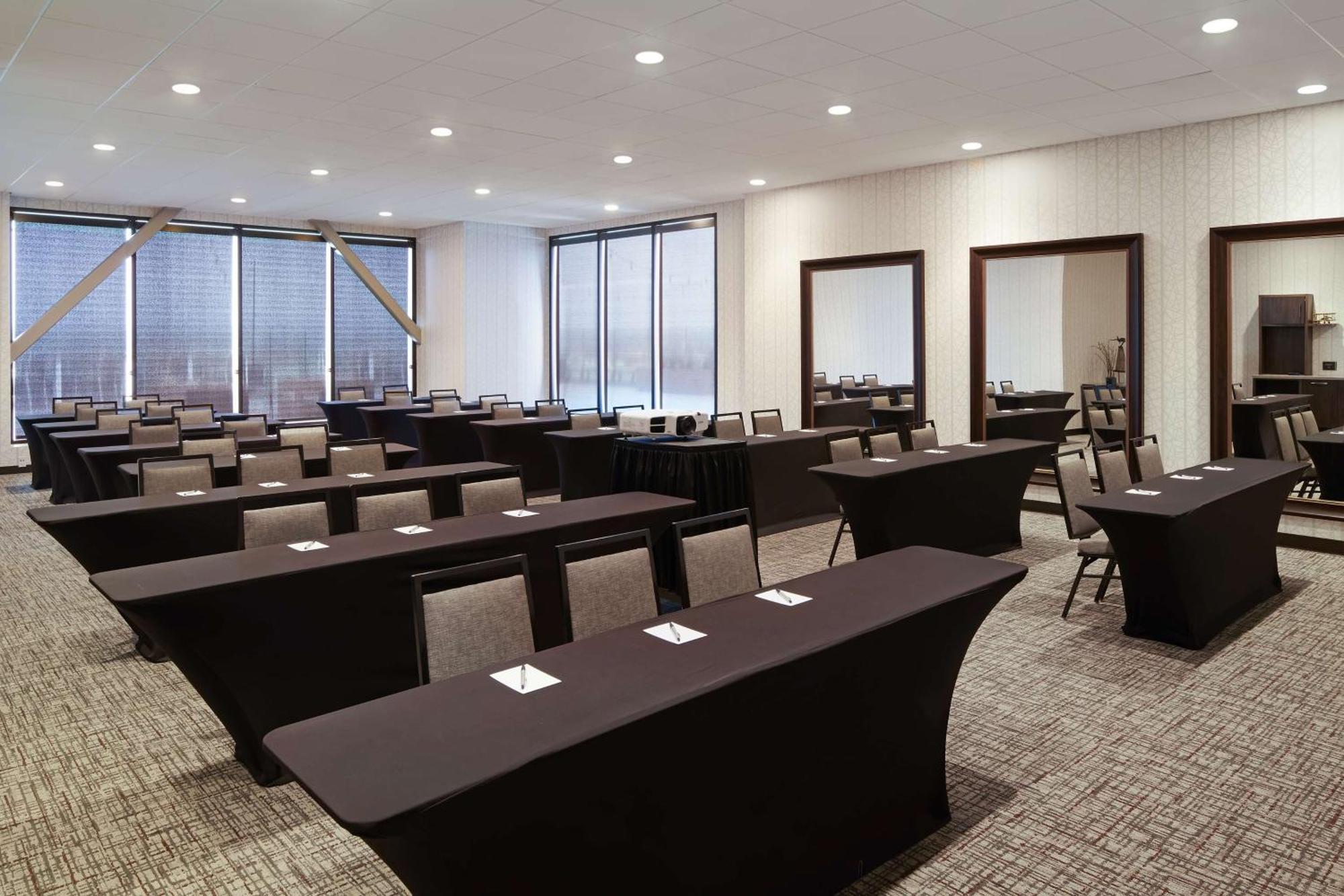 Hotel H Angeles, Curio Collection By Hilton